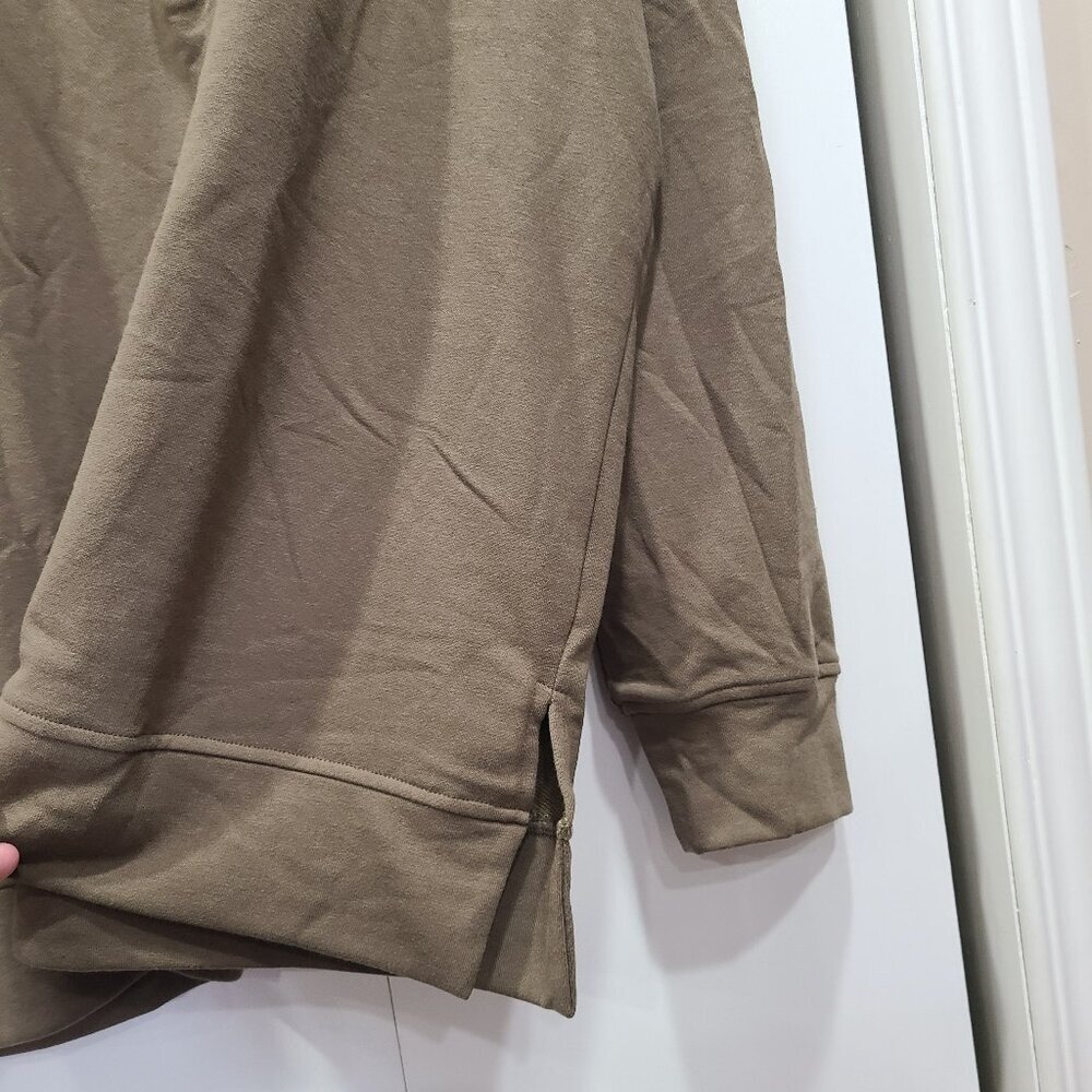 💰Make an offer, bundle and save💰 NWOT Army green 1/4 zip sweater - Picture 2 of 4
